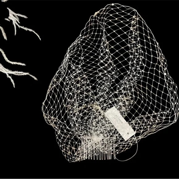 NWT BRIDAL TOTE WITH WEDDING ACCESSORIES. THE PERFECT GIFT PACKAGE - Picture 5 of 11